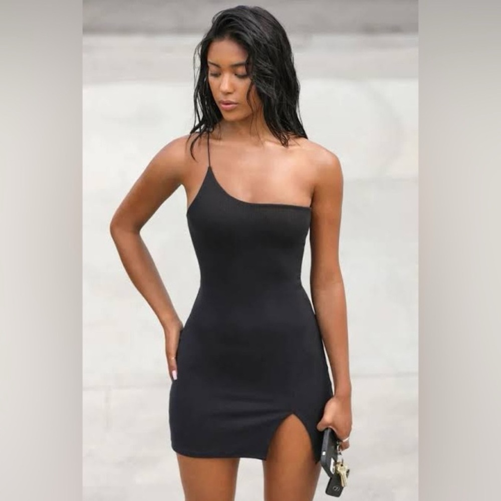 Joah Brown Elegant Black One-Shoulder Dress